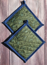 Load image into Gallery viewer, Pot Holders - Green and Blue Dragonflies